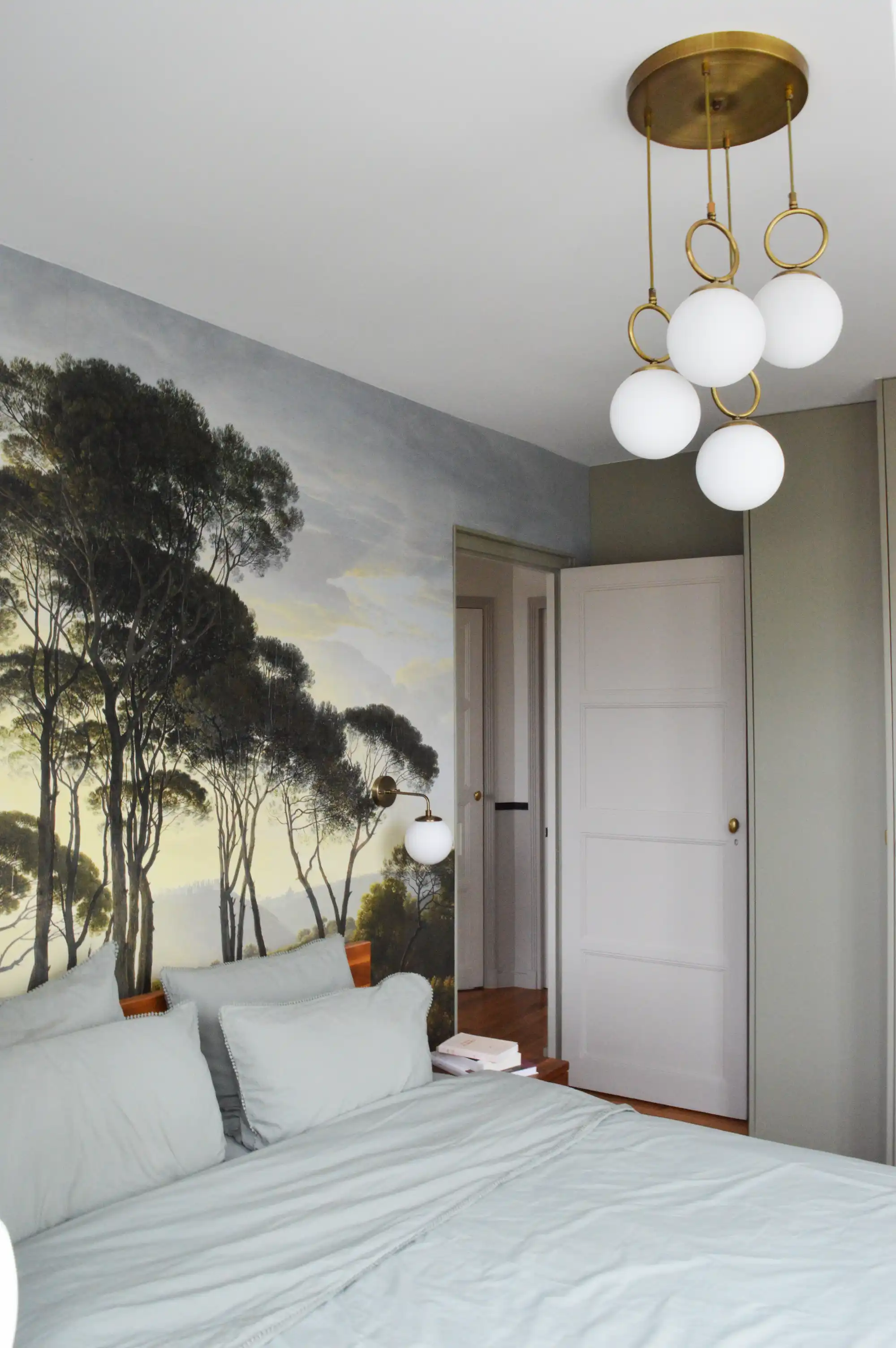 Rénovation complète d'un appartement familiale de 140m2 - image 2